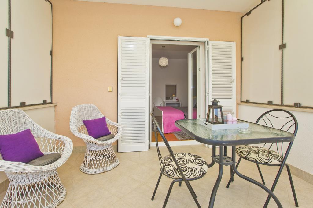 Roso - Zf Hvar Apartma