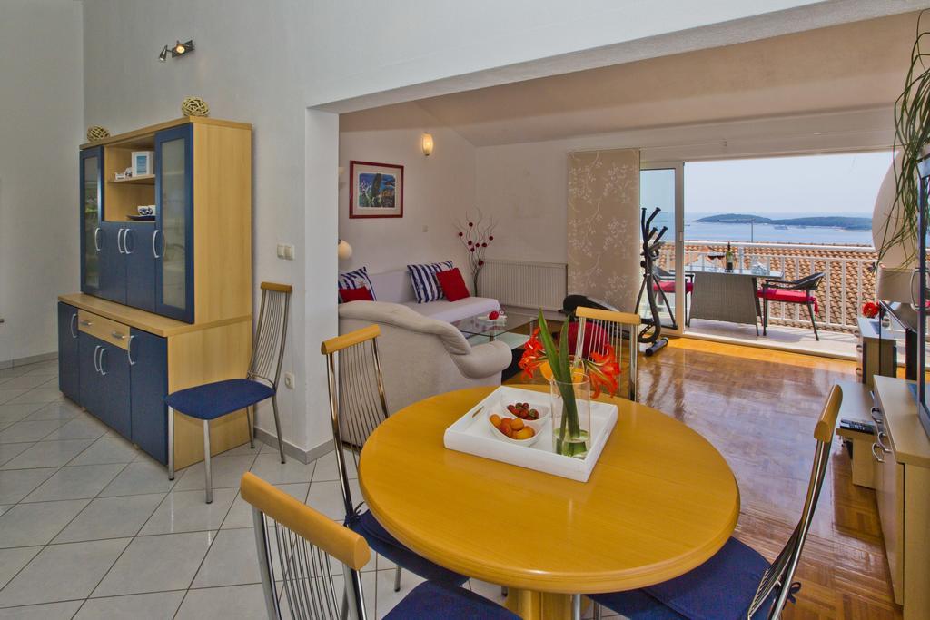 Roso - Zf Hvar Hvar Town